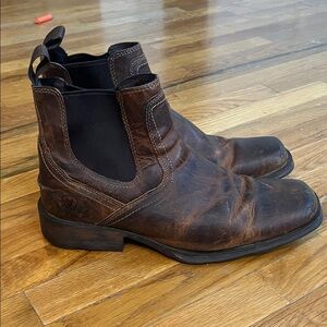 ARIAT MEN'S MIDTOWN RAMBLER WESTERN BOOTS - SQUARE TOE